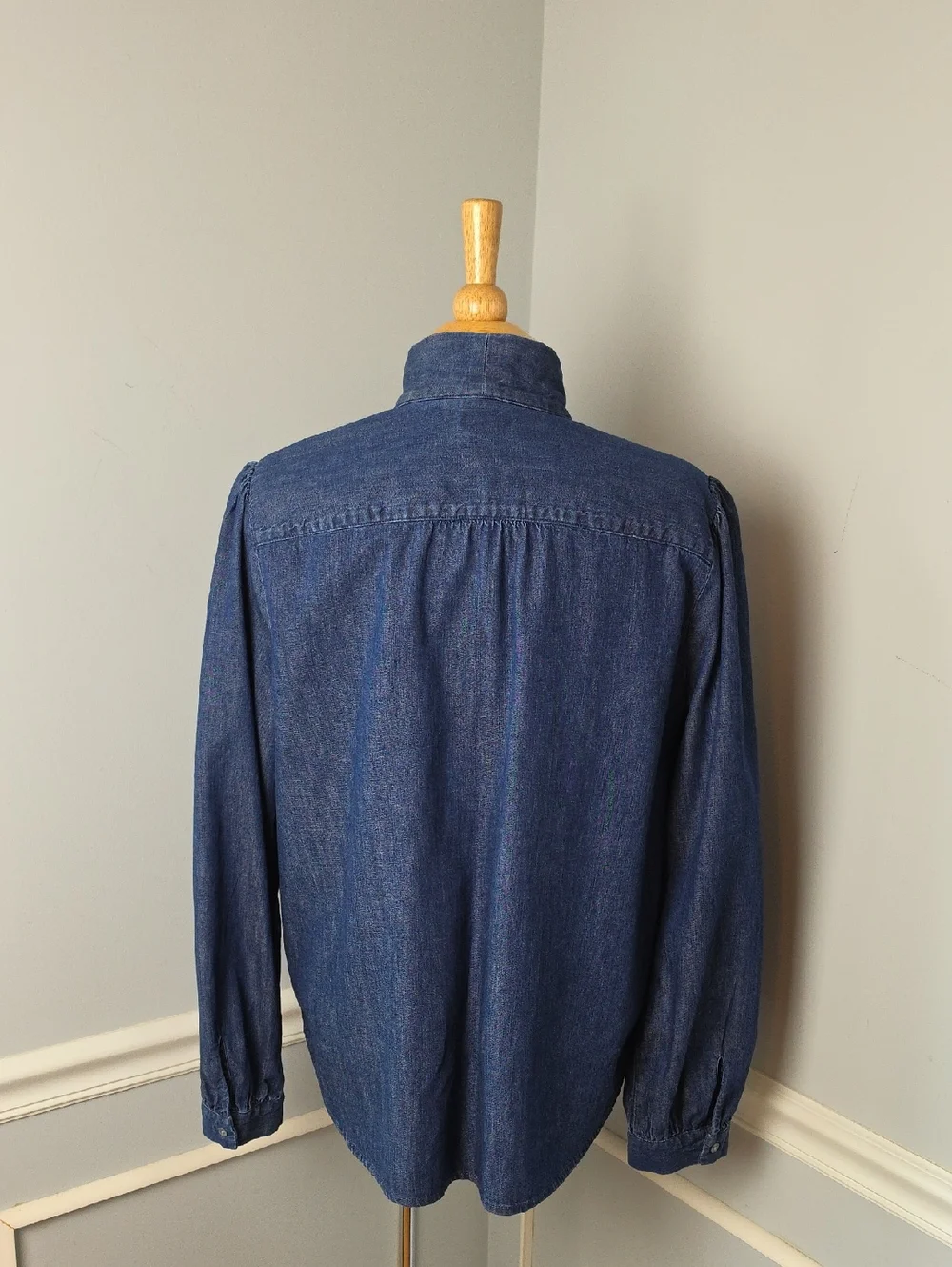 J.CREW Blue Denim V-Neck Button Up Tie Neck Business Casual‎ Preppy Blouse Top L